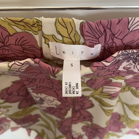 Leith Floral Shorts with Ruffles - Picture 4 of 4